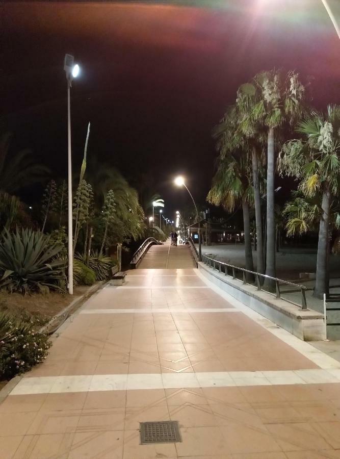 First Line Beach Sea View إِستيبونا المظهر الخارجي الصورة